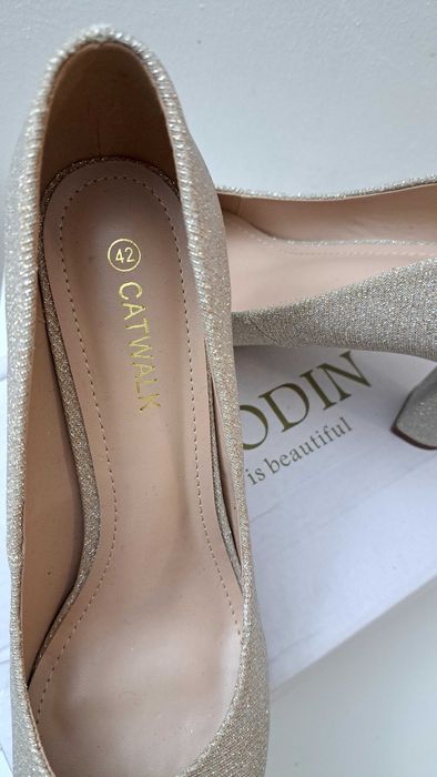 Buty na obcasach 42
