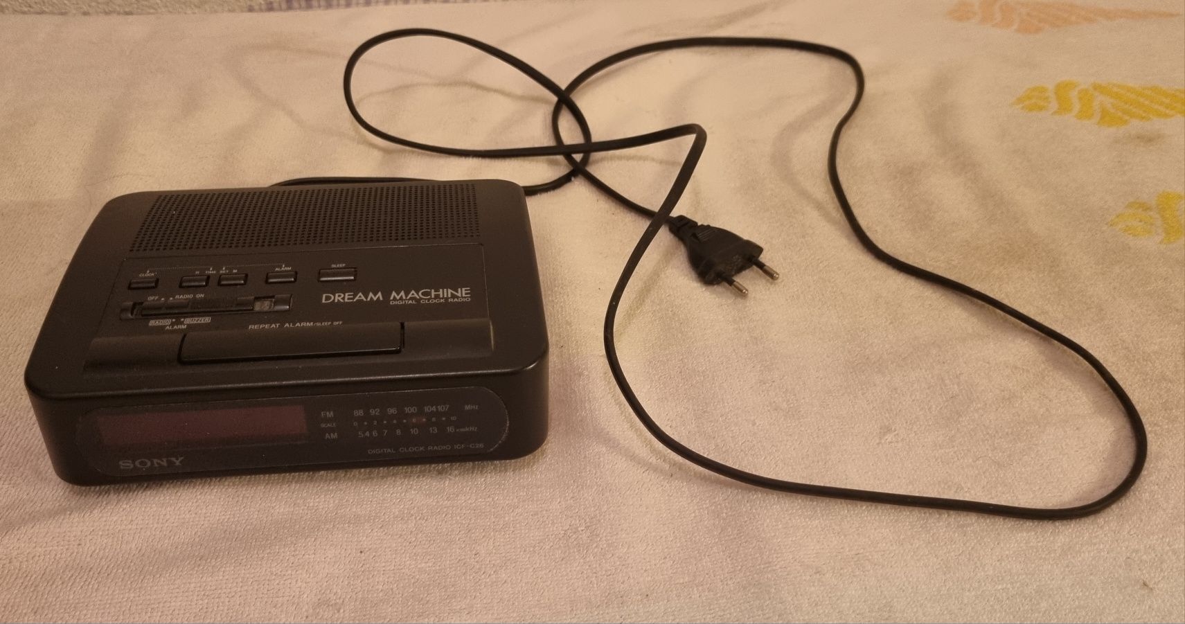 Despertador Sony a trabalhar so n tem a tampa das pilhas