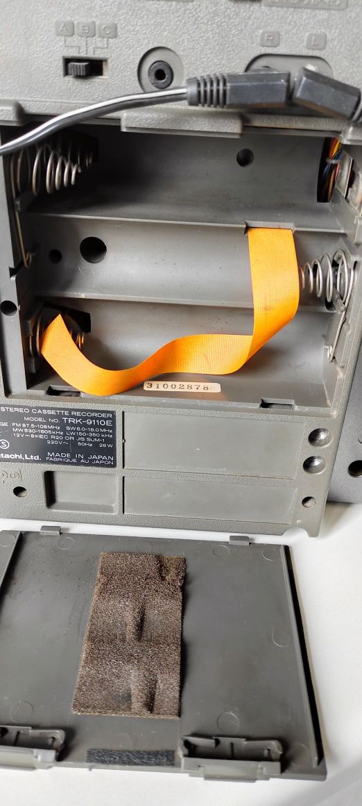 BoomBox Magnetofon przenośny kasetowy Hitachi TRK - 9110 E