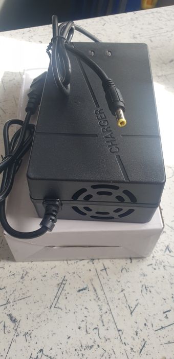 Ładowarka Li-ion 36 / 42 V  4 A Jack 5.5/2.1 rower elektryczny hulajno