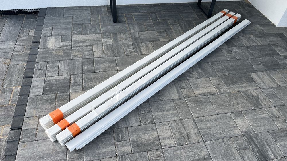 Listwy przypodłogowe 2,44m 18 szt. 44 mb