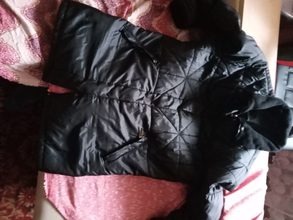 Продам куртку великого розміру,утеплену ,подовжену