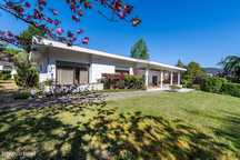 Moradia individual T4 com Suíte, Jardim, Varanda, Campo de TÉNIS, em R