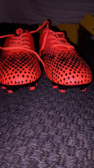 Chuteiras. Tamanho é 44