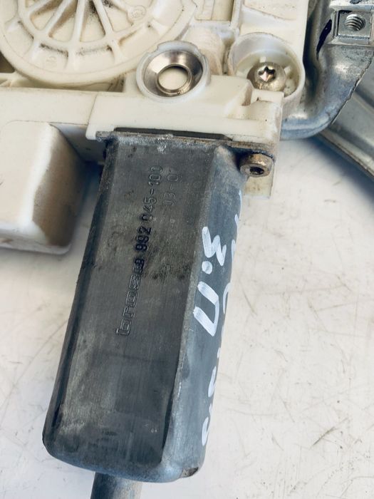 Склопідіймач задній правий Toyota Avensis T25 SEDAN 69830-05100