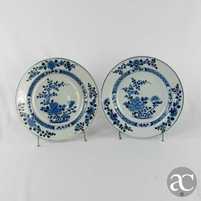 Par pratos porcelana China, Peónias e Crisântemos, Qianlong séc. XVIII