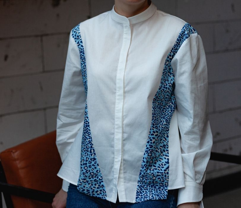 Жіноча сорочка зі стійкою коміром