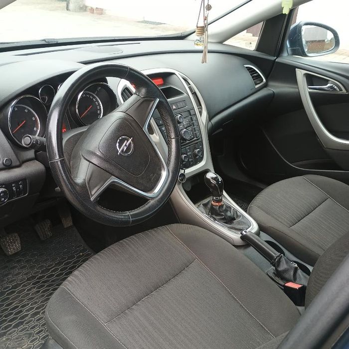 Опель Астра 2012 1.7д