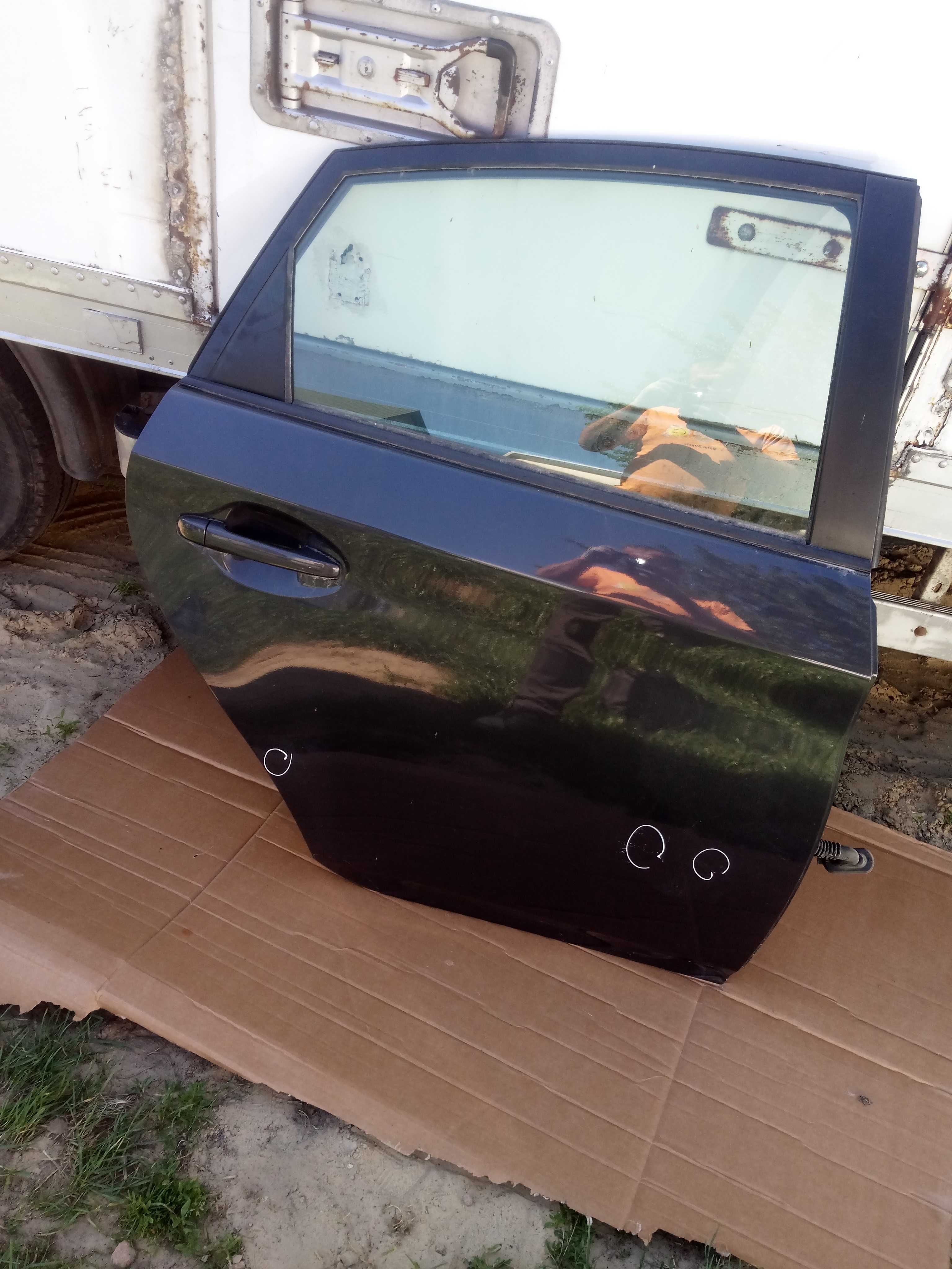 TOYOTA PRIUS III 09-15 drzwi prawy TYŁ kolor 8V1