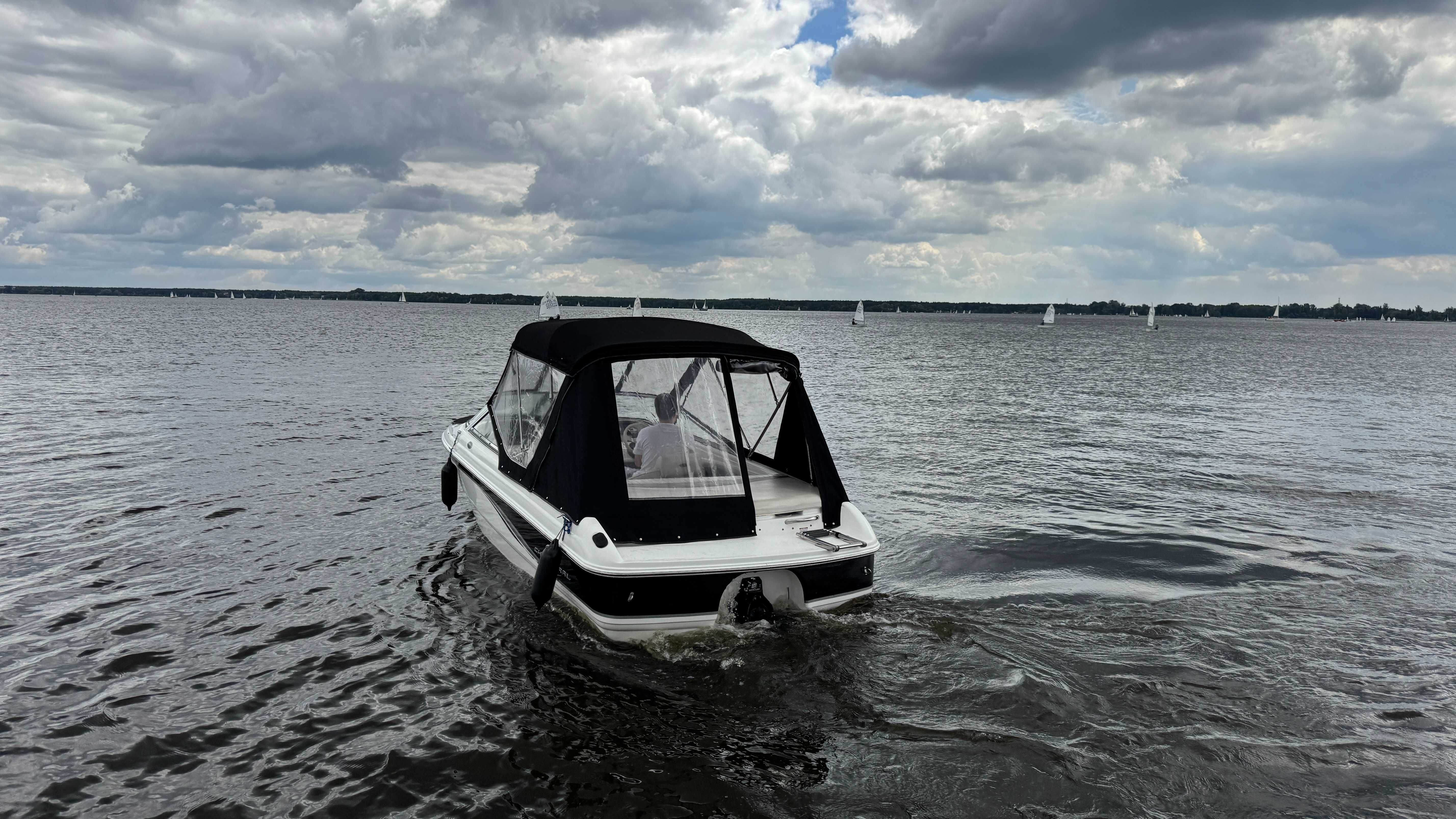 Sprzedam łódź motorową  Chaparral 180 SSI  z przyczepą