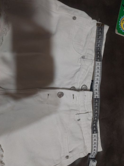 Жіночі білі шорти