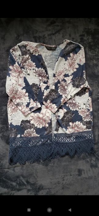 Sweterek Dorothy Perkins, narzutka z frędzlami w kwiaty