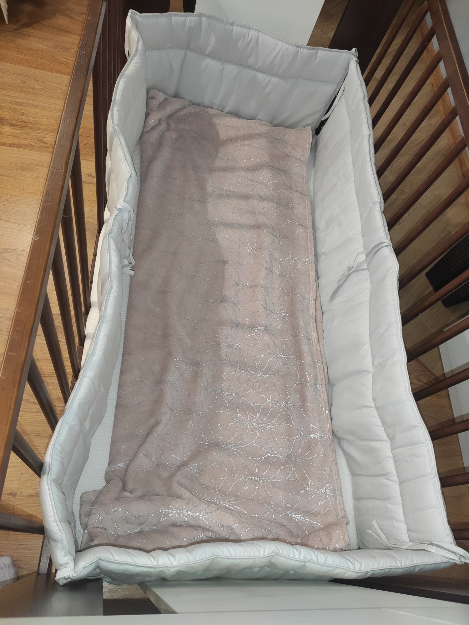 Szary Ochraniacz do łóżeczka na całe łożeczko 340cmx30cm