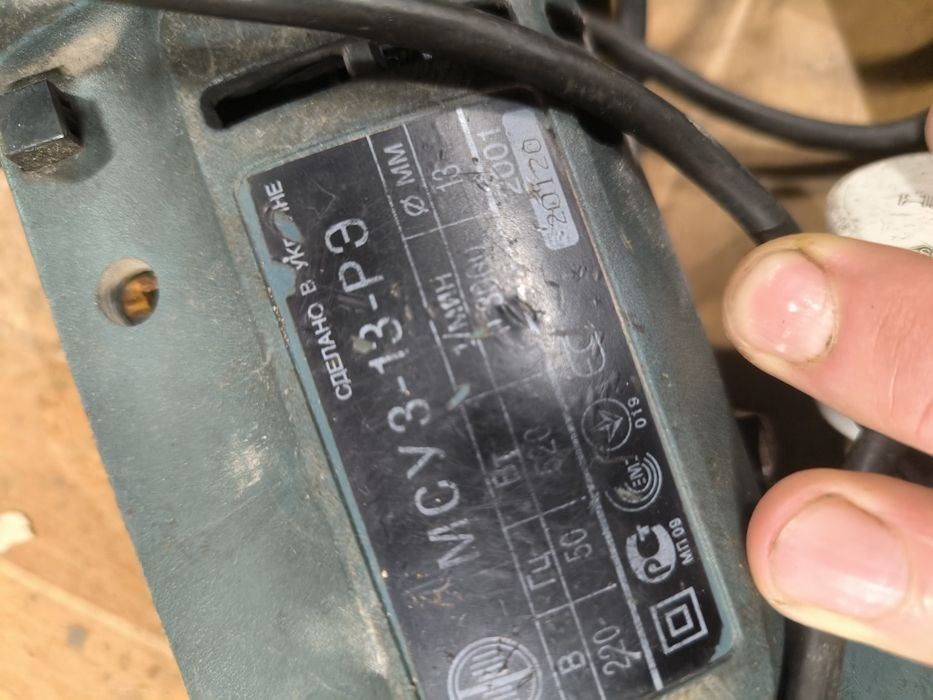 Дрель не мощная но работает