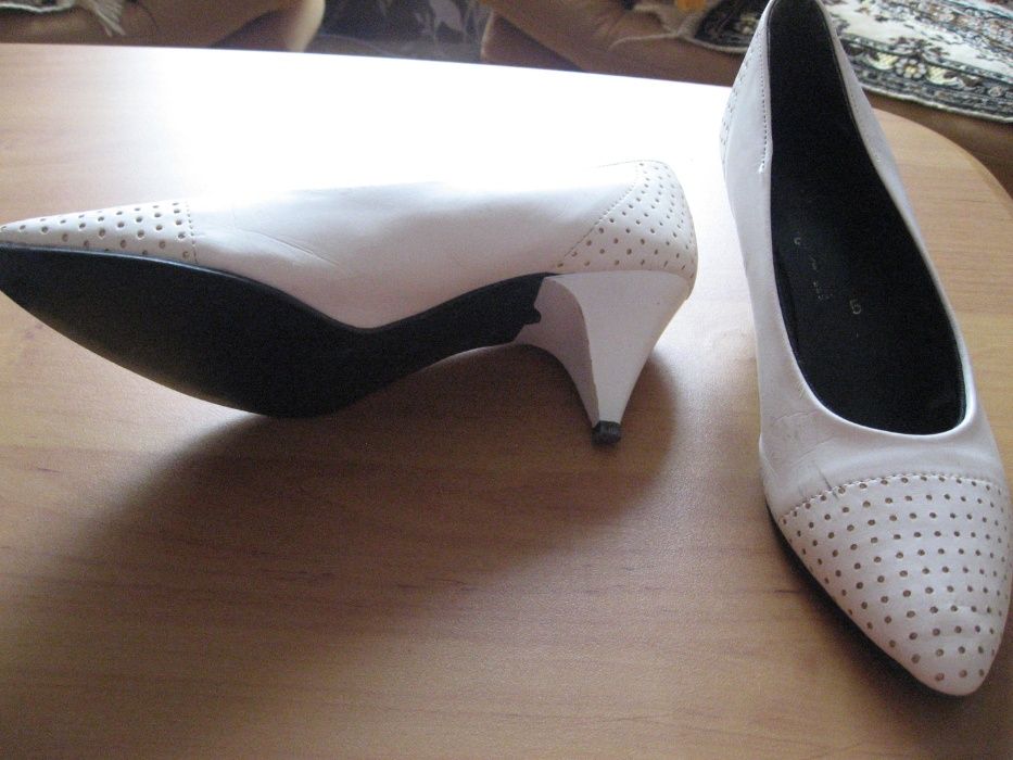 Туфли-лодочки,белые, фирма Сamilletti Argenterie.