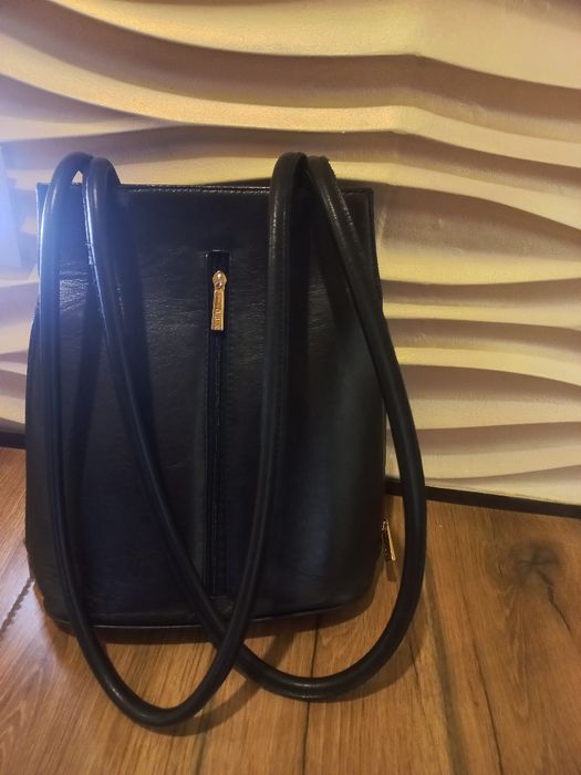 Шкіряна сумка бренду valentino
