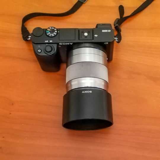 Máquina fotografica sony alpha a6000 + Lente Sony de 50mm