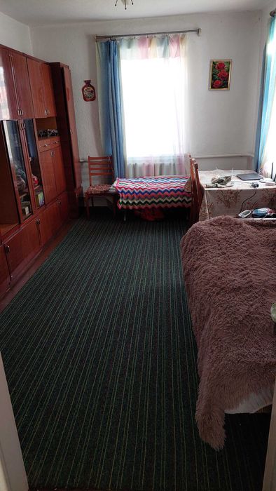 Продам два житлових будинки з великими ділянками які розташовані поряд