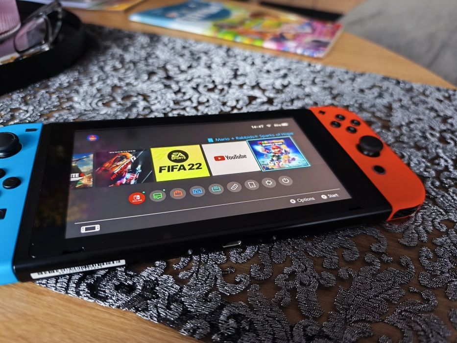 Nintendo switch V2 jak nowe karta 256gb z grami warto