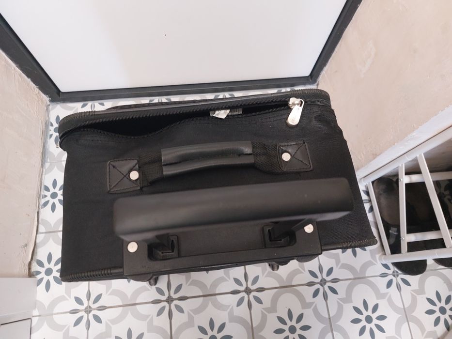 Продам чемодан ручна поклажа