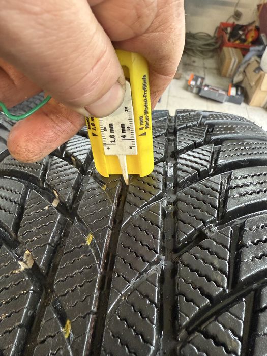 4x opona zimowa Bridgestone Blizzak LM001 215/55 R17 94V AO
