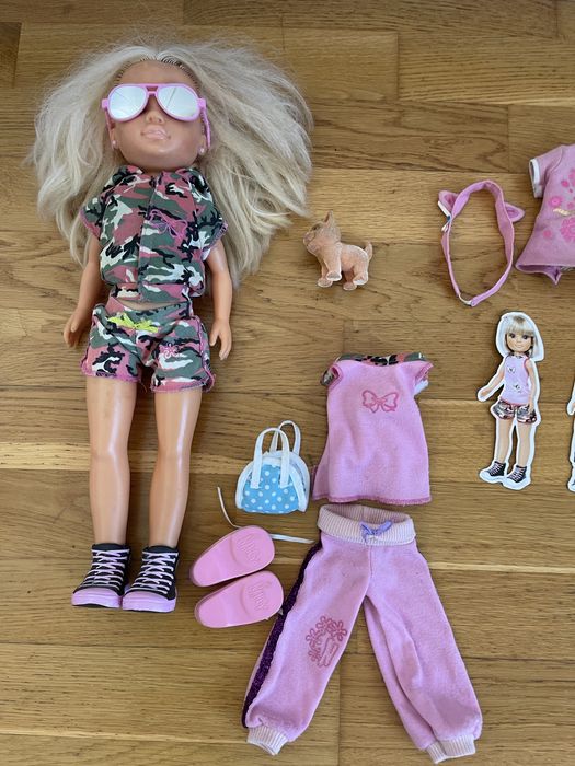 Boneca Nancy com mudas de roupa