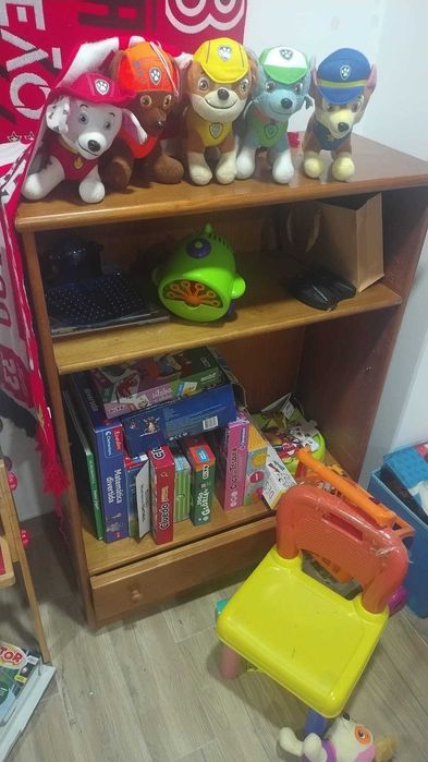 Armário com prateleiras (doação)