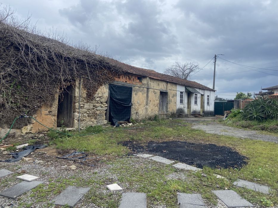 Casa devoluta com terreno