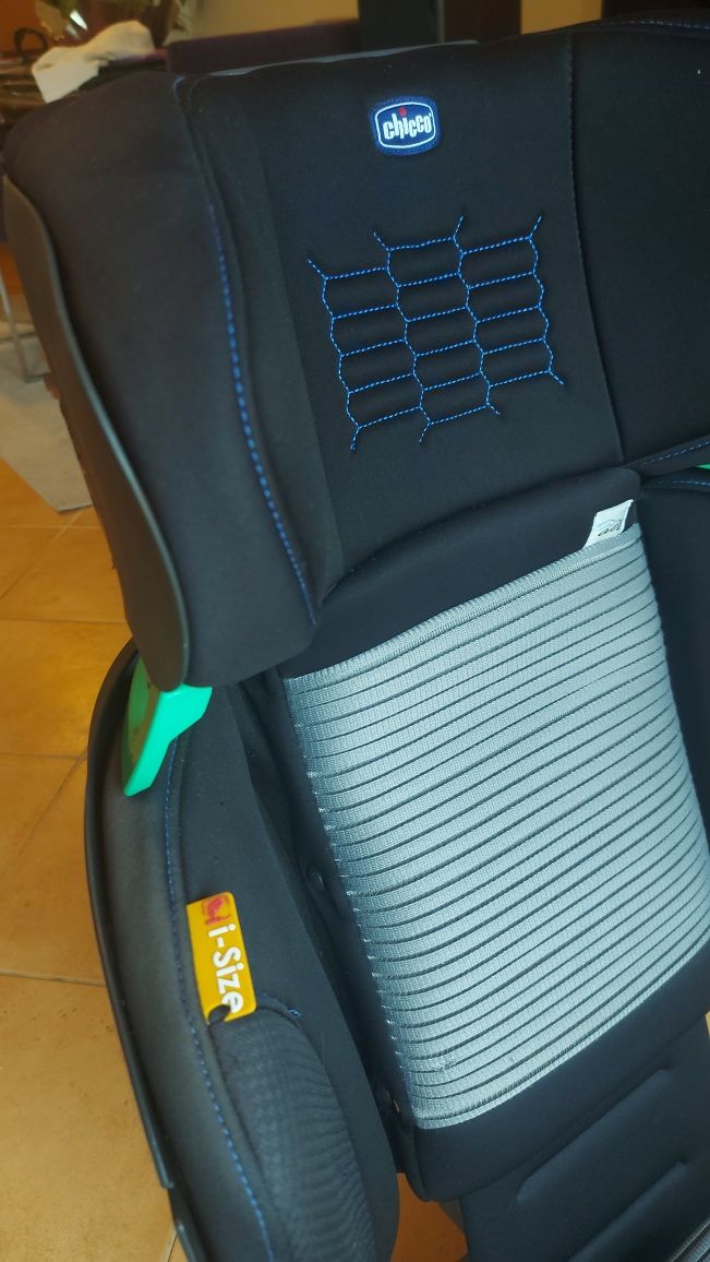 Cadeira auto Chicco Fold&Go i-Size (100-150 cm)