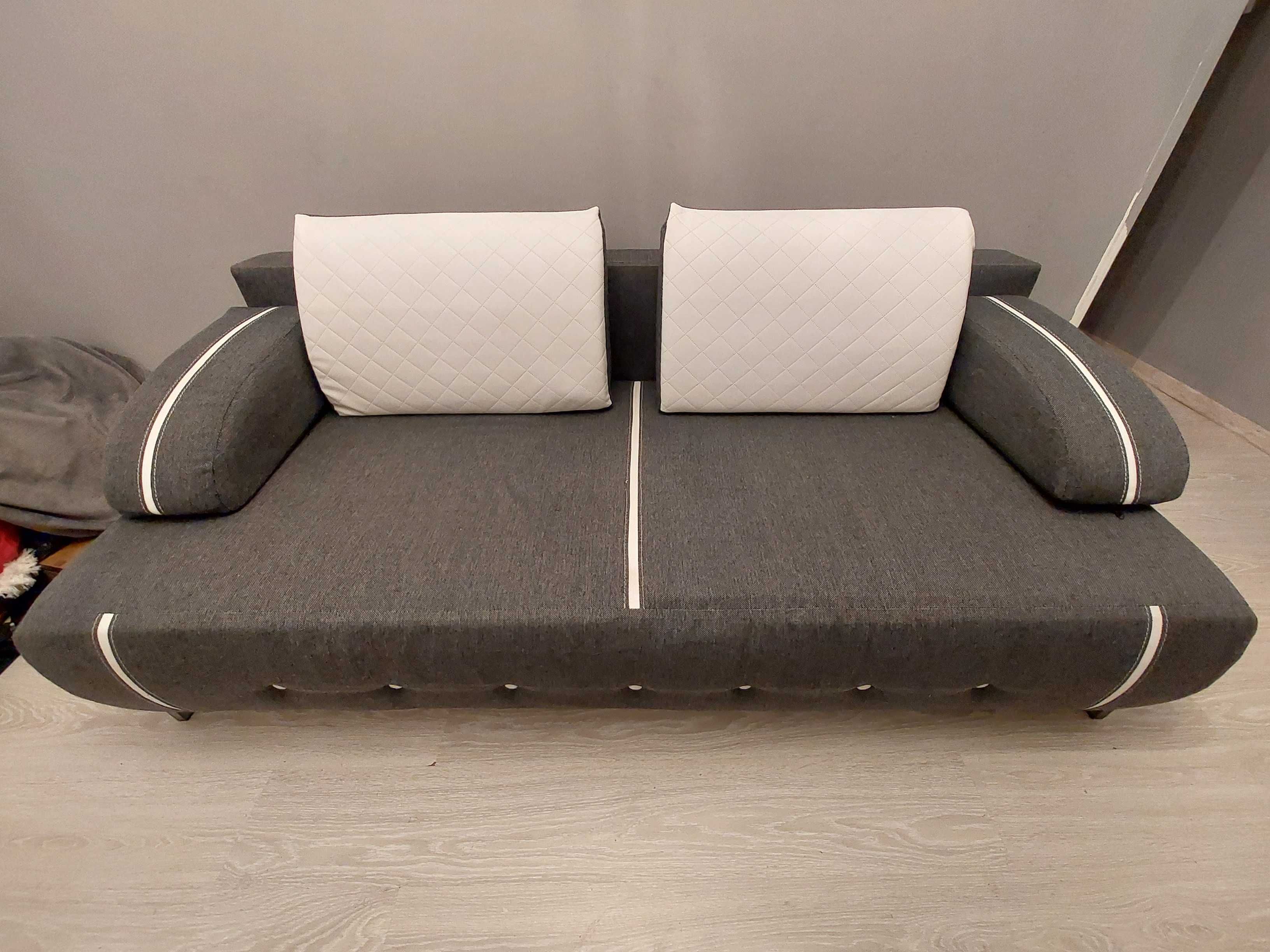 Duża rozkladana sofa