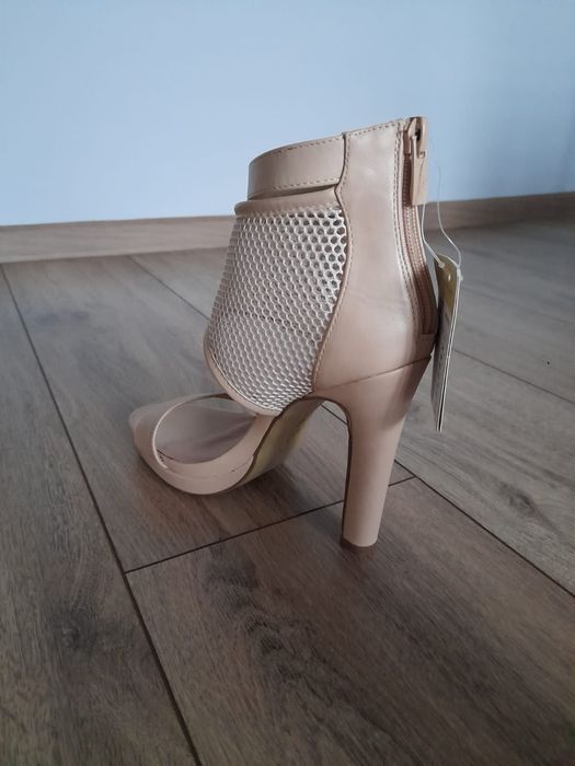 Buty Jenny Fairy CCC.rozm.37 Kolor beżowy