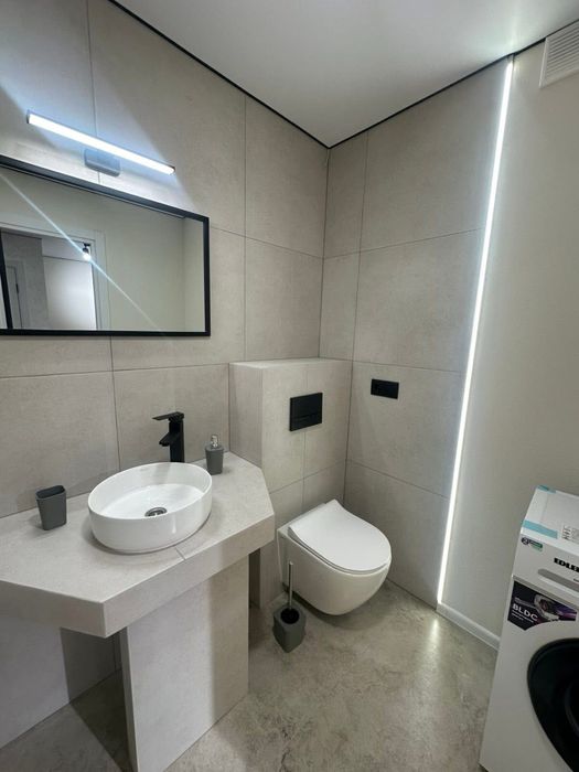 Продаж сучасної 2 кімнатної квартири по вул. Смакули