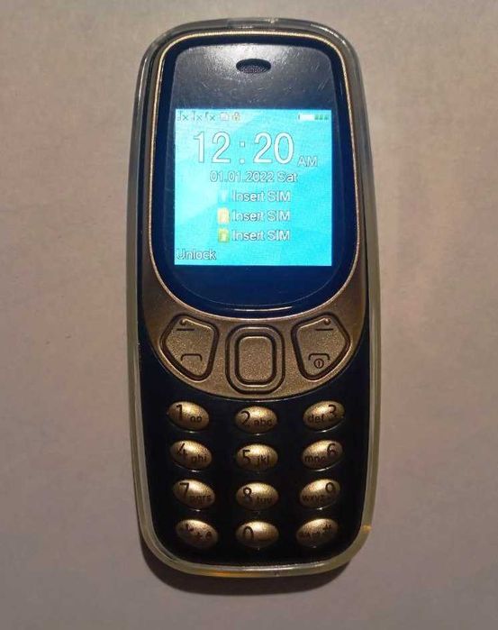 Кнопочный мини телефон на 3 сим.