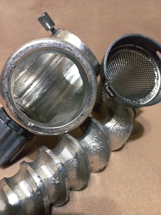 Соковыжималка чугунная. Соковыжималка ручная. Соковыжималка  советская