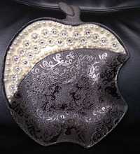 Декоративна Тарілка з перлинками для аксесуарів. Apple.