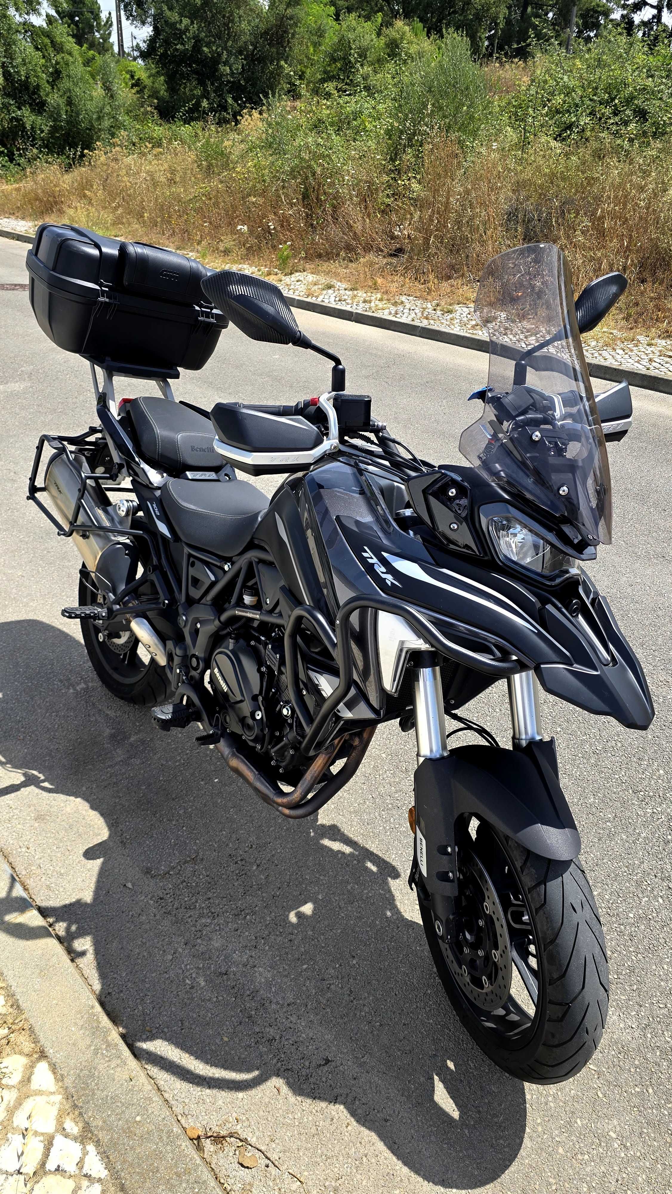 Benelli TRK 702 como nova