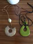 Colares em ceramica novos