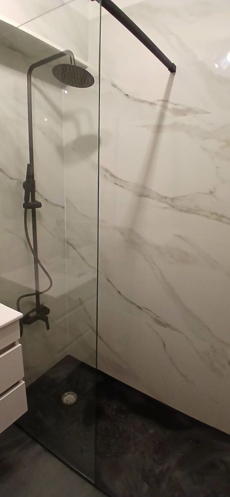 Se precisa de uma pintura,  pladur, pavimento flutuante, casa de banho