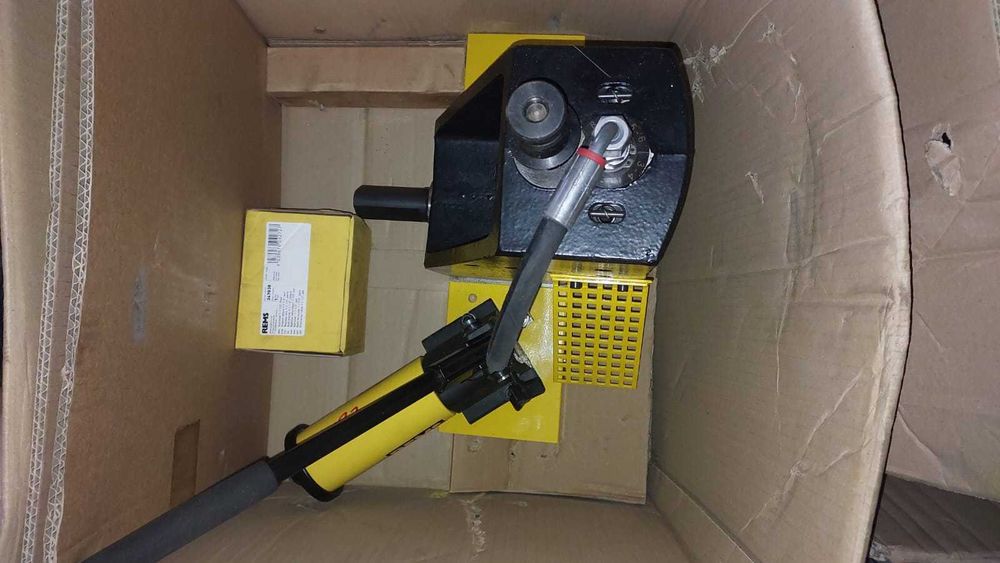 Vendo novo - maquina roscar (4") e ranhurar (12") REMS