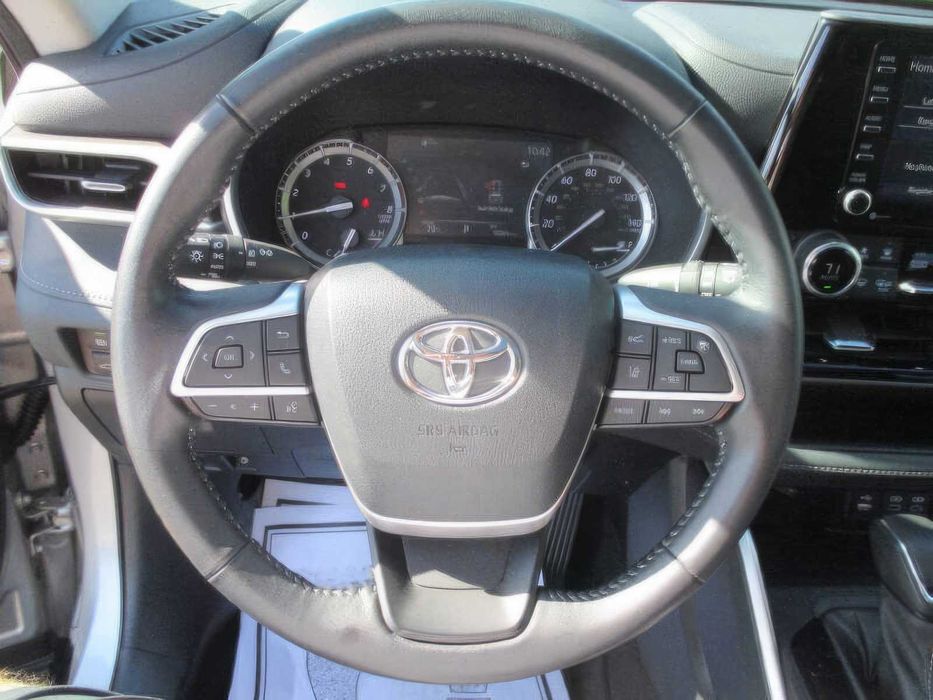 Toyota Highlander XLE      2022