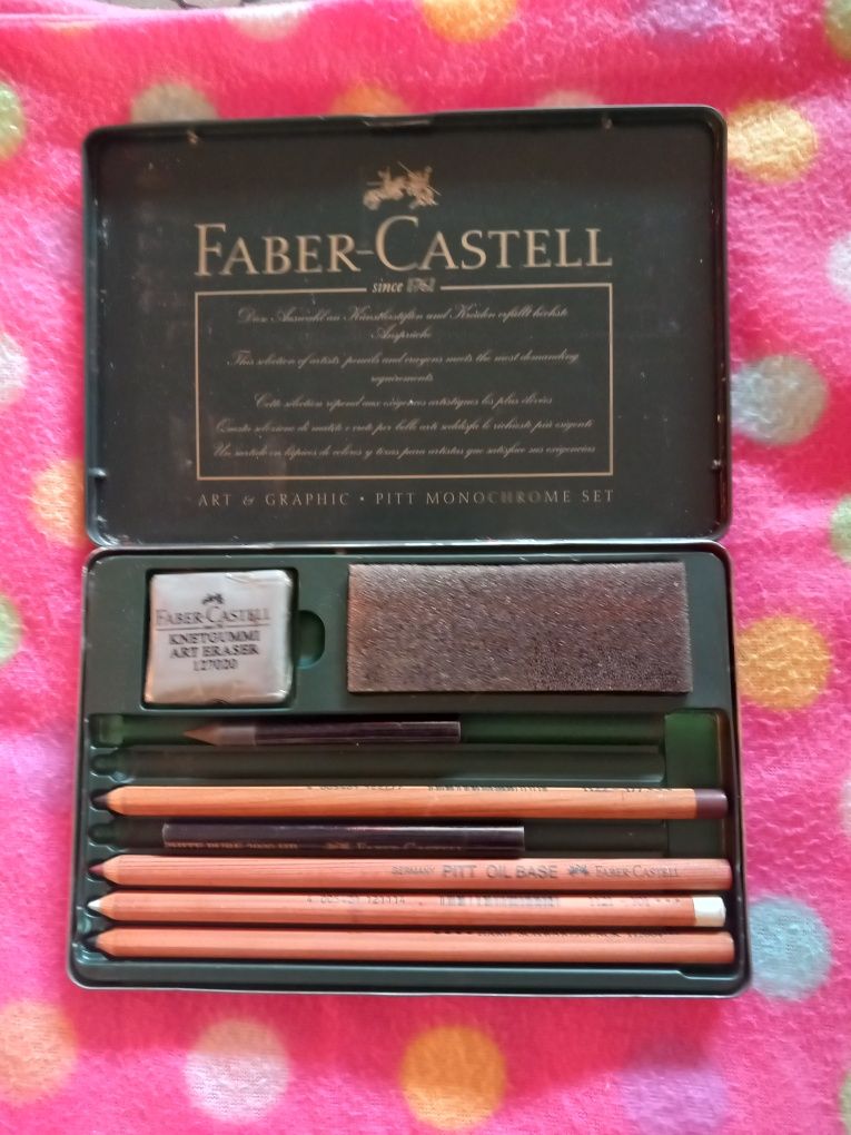 Conjunto Lápis de Carvão Faber-Castell Pitt Monochrome 12 Peças