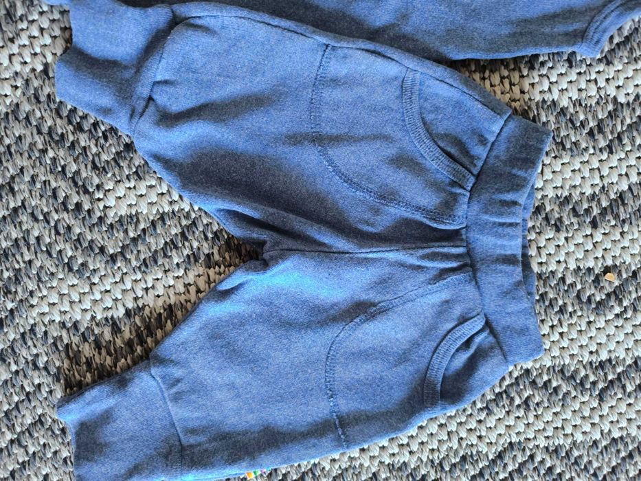 Pajacyk niemowlęcy + spodnie 56