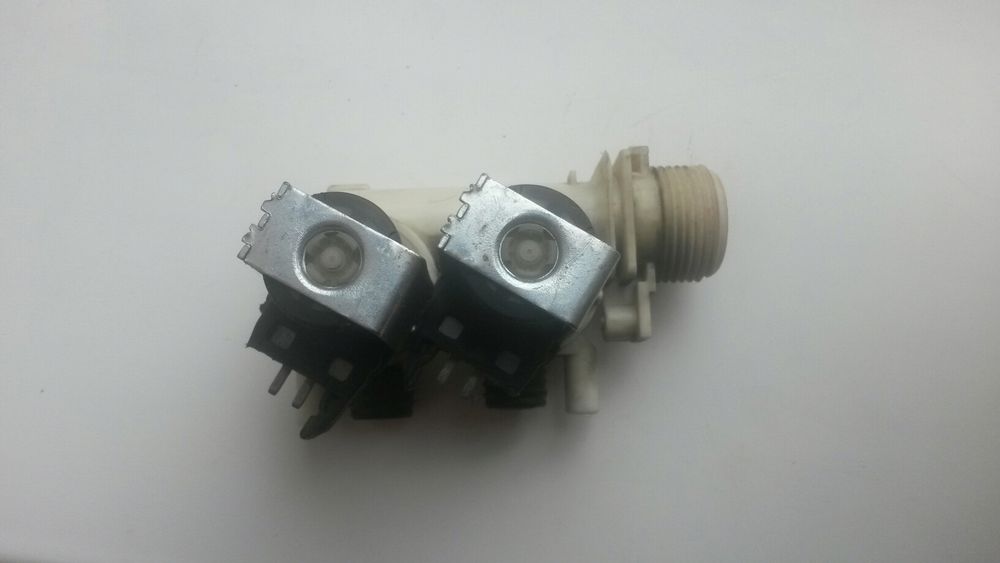 Клапан подачи воды 2/90 для стиральной машины Indesit C00110333