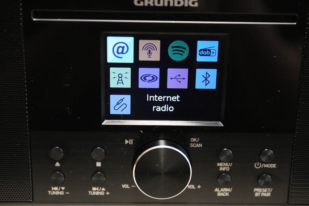 Grundig   GIR 1070 интернет радио , USB , FM , DAB ,  CD mp 3