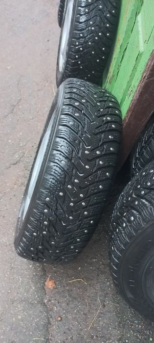 Продам шины 175/70R13 зимние NOKIAN HAKAPELITTA 8, шипованные