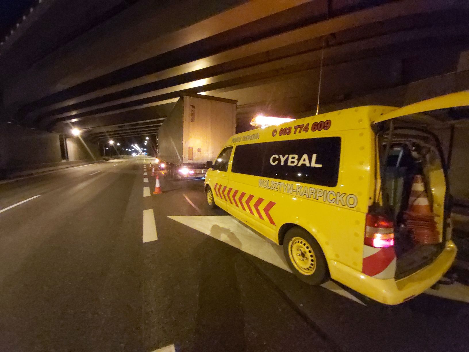 Mobilny serwis TIR wyjazdowy Ciezarowe Tir  Wulkanizacja Pomoc Drogowa