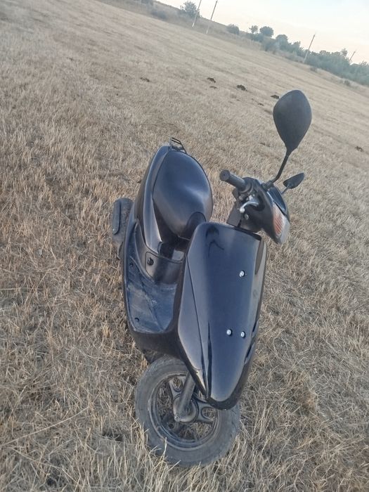 Хонда дио 34 49.9 кубов в комплекте с шлемом купил за 14к вложил 6к