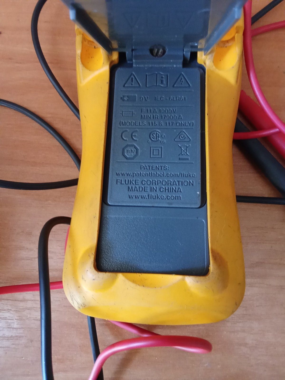 Мультиметр FLUKE TRUE RMS 115.