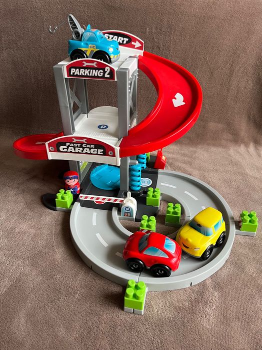 Garagem com oficina e lavagem para brincar