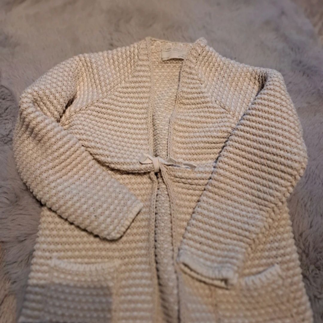 Cudowny beżowy sweterek dla dziewczynki na komunię i inne okazje Zara